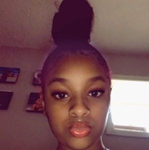 Meet your Posher, Cayla